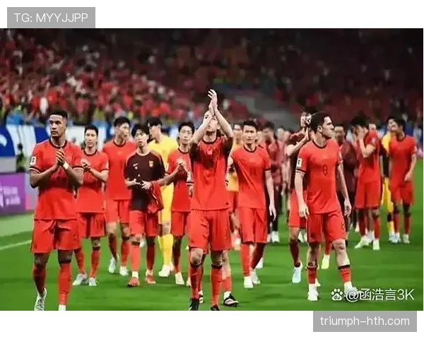 东亚杯赛场歌声激昂,球迷助威点燃氛围,球队状态回升引关注 东亚杯赛场歌声激昂,球迷助威点燃氛围,球队状态回升引关注