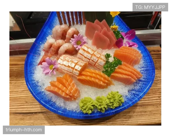 仲满居然一天三顿都在吃高级料理,这生活我服! 仲满居然一天三顿都在吃高级料理,这生活我服!