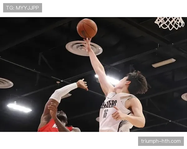 霍勒迪挡拆积极制造错位，提升球队关键时刻组织效率